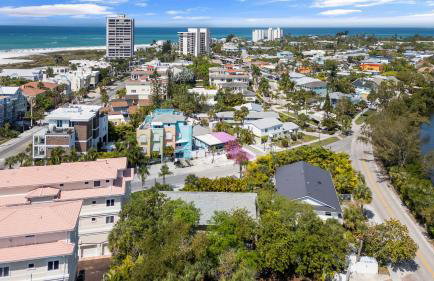 100 Steps to beach access - 5 minute walk to the Village - Private Porch - Foto 23