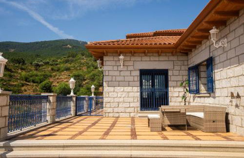 Mansión con Jacuzzi a 40 grados, gran piscina y Pádel - Photo 70