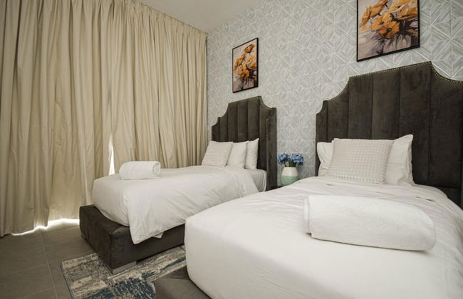 Elegant 3 BR Dubai South - Photo 12