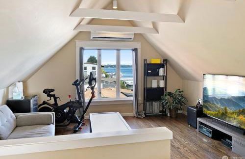 Lakefront Retreat on Lake Washington with Hot Tub Private Dock and Views - Foto 12