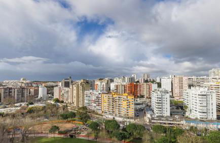 Gorgeous Apartment with City View by LovelyStay - Foto 17