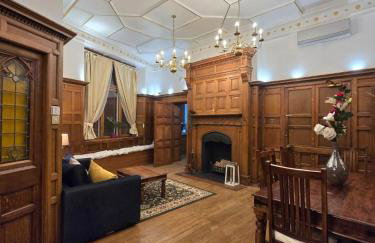 Traditional Victorian West End Apartment - Photo 7
