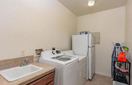 Spacious Home - Pool Table, Game Room & Jacuzzi - Foto 11