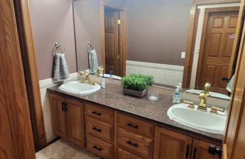 Luxury Family 5BR Lakefront private boat launch - Foto 9