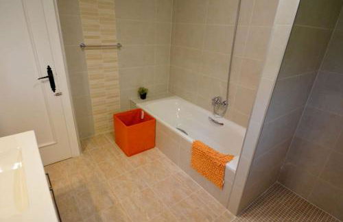 High Quality, Spacious, 4 Bedroom private Villa - Photo 33