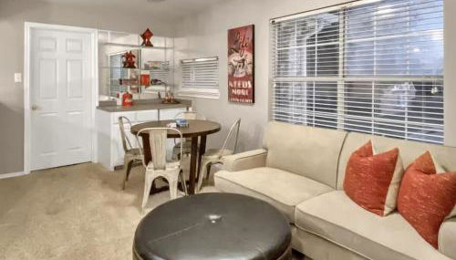 Pro Designed Home 4BDRM POOL - Photo 3