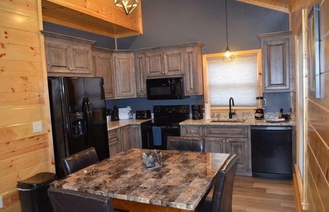 Peaceful family cabin near fishing with over 100 acres of mountain and field trails to explore! 2 Bedroom Cabin by RedAwning - Foto 4