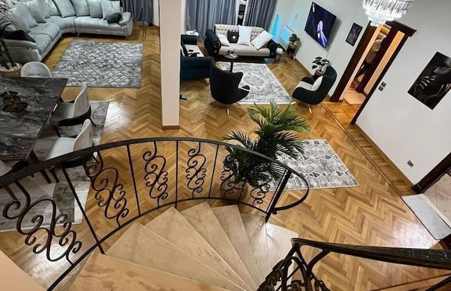 Villa With Garden In Beverly Hills - Photo 7