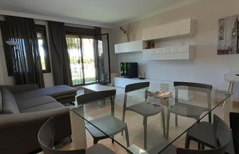 Apartamento de tres dormitorios muy espacioso con jardines y piscinas - Foto 8