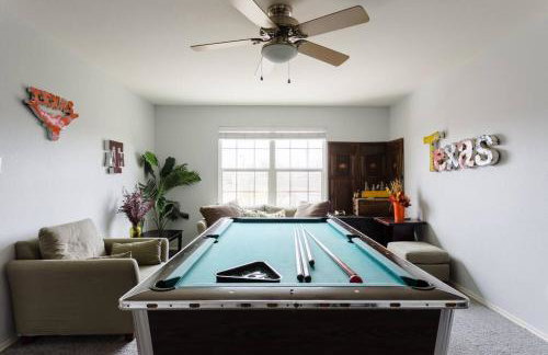 Amazing House with Pool, Arcade, Hot Tub and More - Accomodates 16 guests - Photo 26