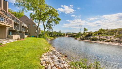 Glen Arbor Riverfront Retreat Steps to Beach! - Foto 3