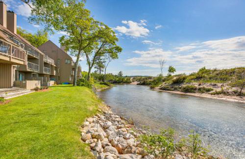Glen Arbor Riverfront Retreat Steps to Beach! - Foto 3