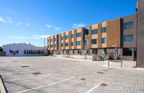 2 Bedroom + Loft Condo, Coffee Shop in Building - Foto 10