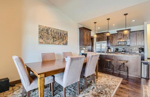 Private Hot Tub, Close to Resorts - Private Hot Tub - Close to PC, Mountain Mansion Family Getaway - Photo 9