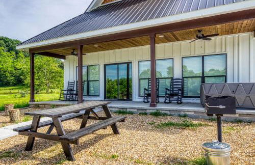 Lazy River Cabin, River Front, Hot Tub, WIFI, 560 in FREE Attraction tickets each paid day! - Foto 50