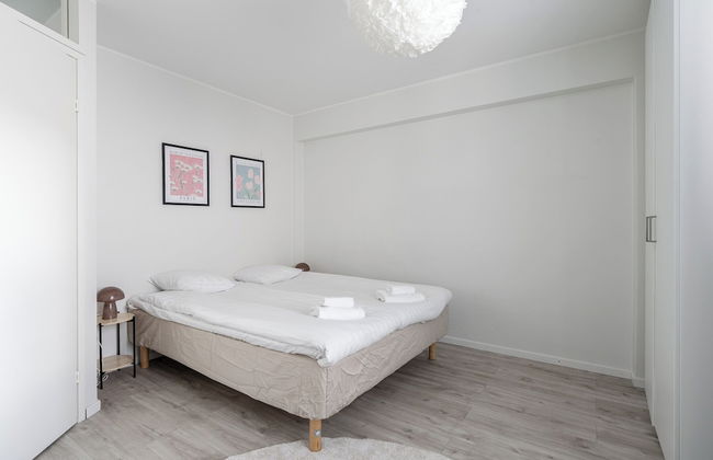 Spacious Downtown Apt with Balcony that Hosts 10 - Foto 4