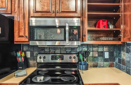 Quiet Plaza Two bedroom 2 Bathroom - Photo 22