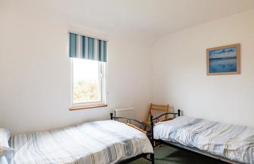 Dolphin Lodge - Photo 15