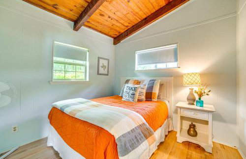 Live Lake Life! Enchanted Oaks Gem with Private Dock - Foto 14