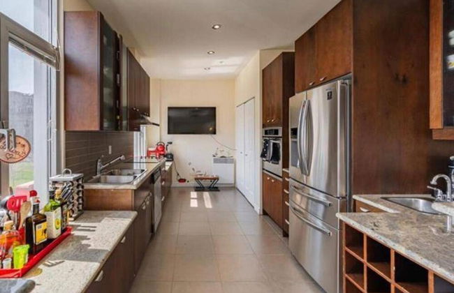 Sleeps6-apartment-parking-balcony-patio - Photo 5