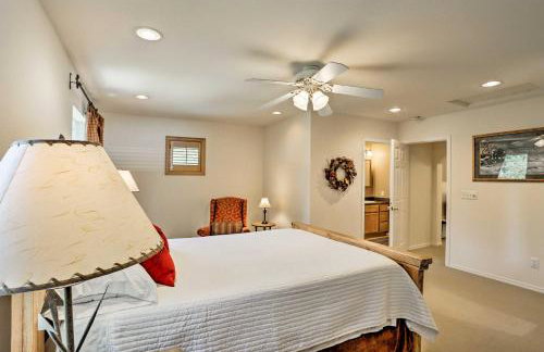 Cabin with Backyard Space - half Mi to Trinity Lake! - Foto 14