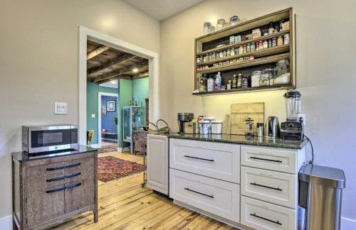 Renovated Carrboro House with Deck and Fire Pit! - Foto 10