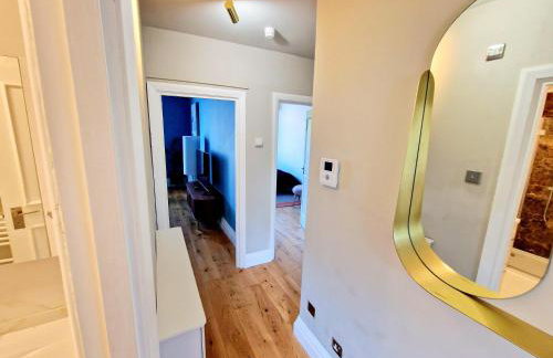 Gorgeous Hyde Park Home with Lift-Elevator Access & Nice View - Foto 15