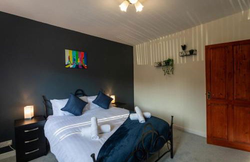 Newly Refurbed Home With Football Table Near M5 Junction 2 - Foto 18