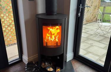 Luxury Spa Cabin with Outdoor Bath, Sauna & Fireplace - Foto 4