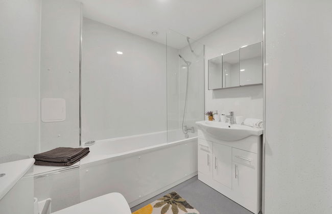 Ilford - East London Apartment - Greater London - Photo 8