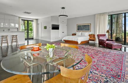 The Porter's Barn - fancy little waterfront home with deep-water boat dock and firepit - Foto 9