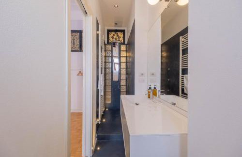 Velvet & Marble - Stylish Luxury City Center Apartment - Photo 20