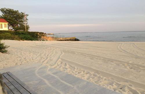 Adorable Beach Cottage - Private Beach Association - Foto 4