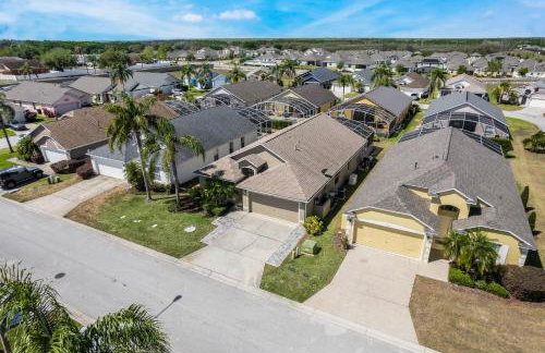 Great Location, gated community, private heated POOL - Foto 43