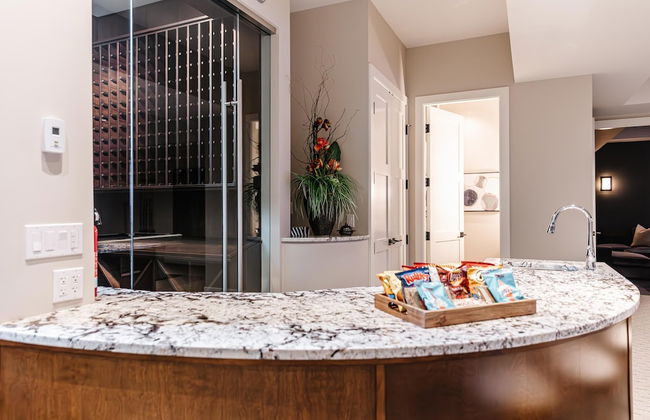 Lakeview Luxury Home in Vineyard w Infinity Pool hot tub - Photo 37