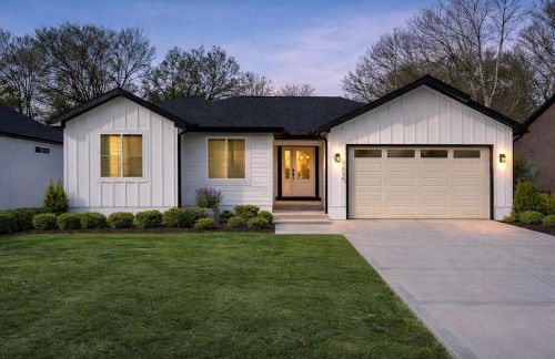 New Home Minutes to KCI Airport & Historic Weston - Foto 1