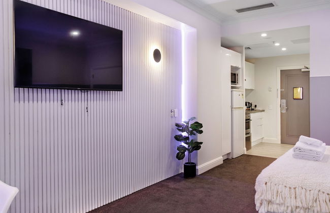 Cozy Studio Retreat in the City By Zodiak Stays - Photo 23