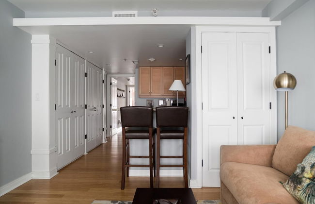 The Easy Spot Downtown Free Parking Elevator - Foto 21