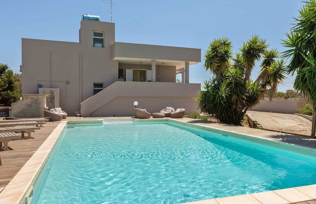 Belvilla by OYO Pool Villa Torre San Giovanni - Foto 36