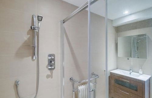 Charming Reigate Cottage Retreat - Foto 68