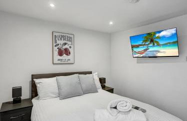 Sleeps 8, 4 bed 2 bathroom house with parking Balderton - Foto 4