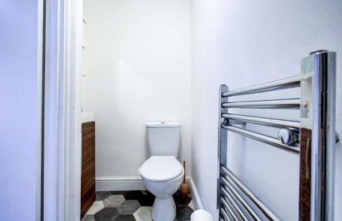 Newly Refurbished 3 Bed 2.5 Bath House in Staines - Foto 17