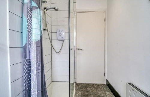 Budget 1-Bed Flat in Manchester - Photo 9