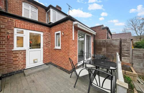 5 Bed House - Sleeps 11 - Parking - Garden - Wifi - Foto 6