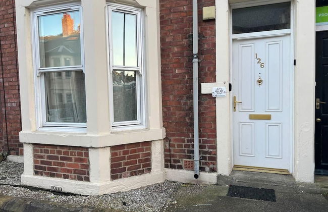 Inviting 3-bed Apartment in Newcastle Upon Tyne - Photo 1