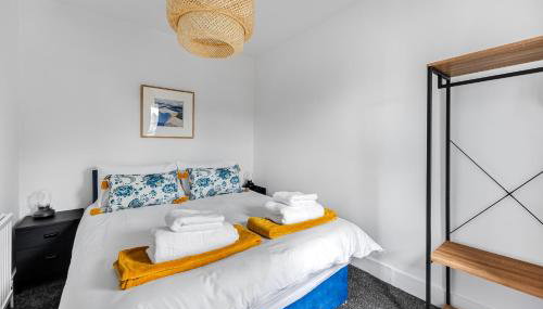 Spacious Bedford House Sleeps 6 Superfast WiFi Weekly Rates - Foto 4, towels