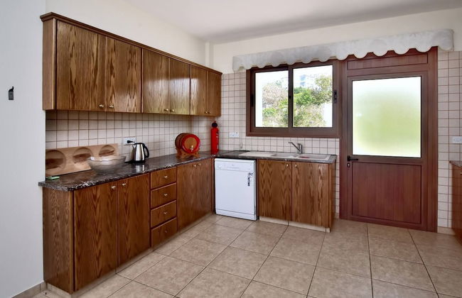 Villa Only 50m To The Sea, Sleeps 12, Polis - Foto 14