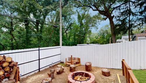 2 Mi to Beach! Hot Tub Haven in Michigan City - Foto 3