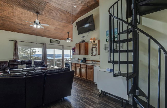 Hoot Owl @ Table Rock Lake - Amazing Lake Views!! - Game Room - Priced TO Rent!! - Photo 6