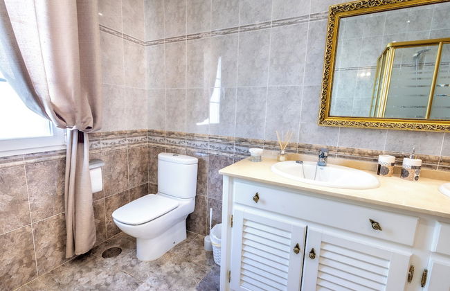 Stunning Golf Villa With Pool and Stunning Views - Foto 8